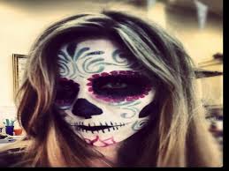 If you have short hair, there may be two kinds of days: 10 Devastating Dia De Los Muertos Hairstyles