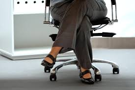 Wenn ein mitarbeiter länger als drei tage krank ist, muss er eine arbeitsunfähigkeitsbescheinigung beim arbeitgeber vorlegen. Krankmeldung Wann Muss Die Au Beim Arbeitgeber Sein Karriere