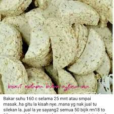 Kuih bangkit is one of the many malaysian favourites. Biskut Raya Kuih Bangkit Kelapa Bulan Cara Cikgu Azlina Ina