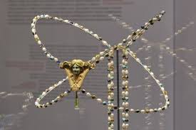 Exposition gratuite sur les bijoux de sc&egrave;ne de la Com&eacute;die-Fran&ccedil;aise