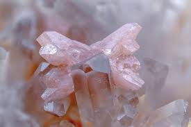 Édesapja udvaros béla rendező, édesanyja dévay camilla színművésznő. Monazite Group Mineral Information Data And Localities