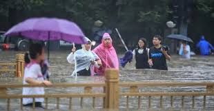 Большую часть провинции хэнань в центральном китае затопило, сообщает reuters. Zgatotjcawyl M