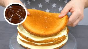 Lorsque Vous Coupez Ce Gateau A Quatre Couches Il Craque Dans Vos Oreilles Youtube En 2020 Gateau En Tranches Gateaux Ronds Gateau De Pates