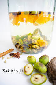 Nussschnaps Oder Nussslikor Am Besten Beides Schnaps Schnaps Rezepte Walnusslikor Selber Machen