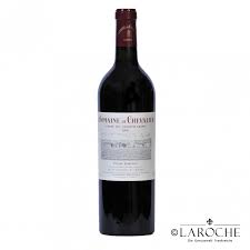 Le domaine de chevalier est une clairière au milieu de la forêt qui le protège, une sorte de jardin secret à l'écart des circuits médiatiques. Domaine De Chevalier 2018 Pessac Leognan Cru Classe Parker 94 96