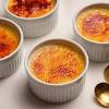 Tart hamuru için 2 + 1/2 cup* un (350 gram) 50 gram şeker biraz tuz 225 gram tereyağı 2 yumurta sarısı 1/4 cup buzlu su (60 ml) krem brulee için 600 ml. 3