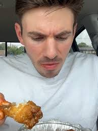 Archie Dixon's Instagram, Twitter & Facebook