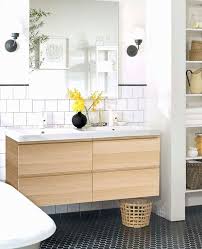 Salle De Bain Scandinave Idees Deco Et Inspirations Shake My Blog En 2020 Meuble Salle De Bain Ikea Meuble Lavabo Rangement Salle De Bain