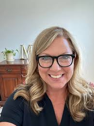 What hair salons in Idaho Falls offer weekly walk-in styling services like  an old-fashioned southern lady?