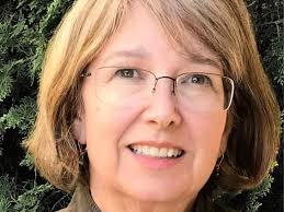 Julie Combs's Instagram, Twitter & Facebook