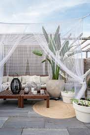 gordijnen in de tuin zorgen voor privacy maar ook een bohemian vibe curtains in your backyard provide privacy but also a huis en tuin tuin tuin inspiratie