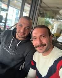 35 yaşında olan oyuncu, oyunculuk eğitimini müjdat gezen sanat merkezi'nde tamamladı. Gorkem Sevindik In Kardesi Ne Kadar Da Kendisine Benziyor
