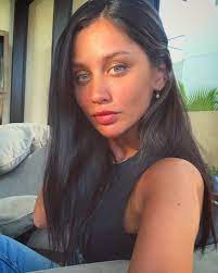 تبلغ فرح من العمر 30 عاما، كانت بدايتها المهنية في عام 2014 في برنامج ما بدها. Ø¨Ø§Ù„ØµÙˆØ± Ù…Ù‡Ù†Ø¯ Ø§Ù„Ø­Ù…Ø¯ÙŠ ÙŠØ­ØªÙÙ„ Ø¨Ø®Ø·ÙˆØ¨ØªÙ‡ Ø¹Ù„Ù‰ ÙØ±Ø­ Ù…Ø±Ø§Ø¯ Ø¬ÙØ±Ø§ Ù†ÙŠÙˆØ²