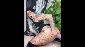 Emo girl takes giant bad dragon ! ( Sveinn L )