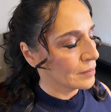 Antes & depois da maquiagem! Cliente feliz com o resultado ✨😍 A maquiagem  para pele com melasma! E importante escolher produtos e técnicas que ajudem  a minimizar a aparência das manchas escuras