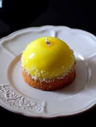 Domes Mousse Citron Sur Palets Bretons Eclats De Noix De Coco Mousse Citron Gateaux Et Desserts Dessert Gastronomique
