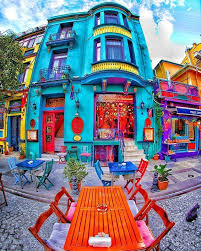 Colourful And Beautiful Outdoor Cafe Arrangement Arrangement Beautiful Cafe Colourful Istanbul Outdoor Outdoor Cafe House Colors Colorful Places