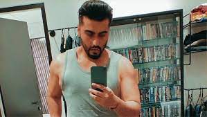 Arjun kapoor visits hair salon as lockdown is eased; Arjun Kapoor Has A Fresh Haircut While Following Necessary Safety Measures Zee5 News