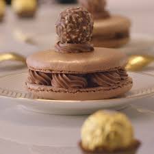 Petites Tartes Pralinees Ferrero Rocher Ferrerorocher Com En 2020 Chocolat Ferrero Chocolat Ferrero Rocher Delicieux Desserts