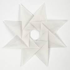 Frobelsterne Und Bemalte Anhanger Diy Anleitung Frobelsterne Anleitung Weihnachtsstern Basteln Origami Sterne