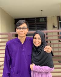 Pasangan pelakon terkenal, fauzi nawawi, dan lisdawati, sekali lagi menerima kehadiran menantu baru apabila anak kedua. Biodata Fareez Fauzi Anak Kepada Pelakon Fauzi Nawawi Azhan Co