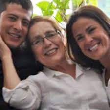 Melissa Mee's Instagram, Twitter & Facebook