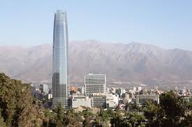 Costanera center es un proyecto inmobiliario ubicado en la comuna de providencia, en santiago, chile, cuya su edificio central, la torre gran costanera, contará con un área total de 128.000 m². El Millonario Costo Para Cencosud La Paralizacion Del Costanera Center Diario Financiero