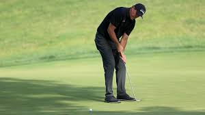 Phil mickelson was using a putter at the 2020 pga championship that had stuff on the hosel. Phil Mickelson Putt Aus Uber 70 Metern Und Ein Kreatives Par