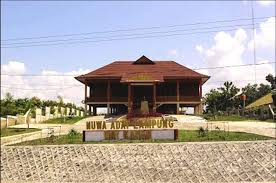 Rumah adat lampung yang satu ini merupakan ikon dari kebudayaan rumah adat lampung. Inilah Rumah Adat Lampung Beserta Foto Dan Filosofinya Infolpg Portal Informasi Wisata Dan Gaya Hidup