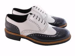 The derby shoe is an excellent alternative to an oxford, and the perfect choice to add to your working repertoire or as men's wedding shoes. Zweifarbige Vintage Derby Schuhe Fur Herren Verschiedene Farben