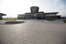 „este localitatea cu cel mai mare grad de. Elis Pavaje A Contribuit La Amenajarea Theodora Golf Club