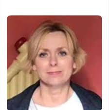 Please can I have some advice with making these walls more  interesting...the room is about 10 ft by 13 foot so not that big....and I'd  like to make the sofa colour less