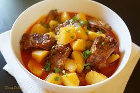 Gulasul este de fapt o supa sau tocana ungureasca si in mod normal se face cu carne de vita, eu insa am avut niste carne de porc si as fi mancat ceva. Pin On ReÈ›ete Culinare