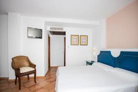 We would like to show you a description here but the site won't allow us. Hostal Dona Lola Marina Cadiz Price Address Reviews