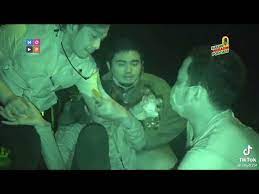 Umur 34 tahun) adalah seorang aktor, pembawa acara dan penyanyi berkebangsaan indonesia.andhika memulai kariernya dengan bermain pada sinetron, kemudian setelah mulai menanjak ia bermain dalam film layar lebar d'girlz begins (2006). Yang Lagi Viral Di Tiktok Fahmi Kesurupan Youtube