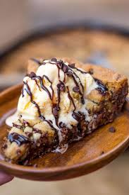 Bj S Mini Deep Dish Pizza A Chocolate Caramel Pizookie With A Dash Of Sea Salt Is A Delicious Giant Deep Dish Cookie Pizza Just Asking T Dessert Rezepte Dessert Ideen Kostliche Desserts