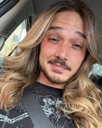 Amanda Suydam's Instagram, Twitter & Facebook