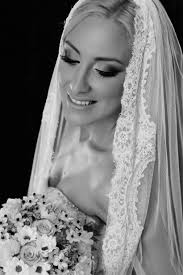 Foto gratis: sposa, sorriso, viso, in posa, vestito da sposa, bianco e  nero, bellissima, bella ragazza, velo, donna