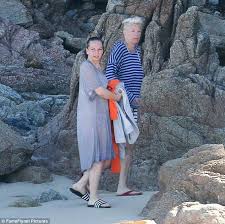 Happy divorce kent christmas divorce : Sia Soaks Up Sun Donning Bikini In Mexico After Announcing Divorce Beach Day Divorce Husband