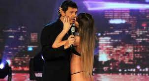 Showmatch es un programa de entretenimiento y humor argentino, presentado por marcelo tinelli, que comenzó a emitirse el 4 de abril de 2005 por canal 9, producido hasta 2017 por ideas del sur, siendo la continuidad de videomatch, también de la misma productora. Que Cosas No Haria De Nuevo Marcelo Tinelli En Showmatch Y Como Se Tratara La Politica Tv La Voz Del Interior