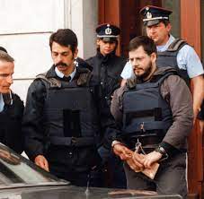 Marc dutroux (born 6 november 1956 in brussels) is a belgian serial killer and child molester, convicted of having kidnapped, tortured and sexually abused six girls during 1995 and 1996. Fall Dutroux Ermittlungen In Belgien Wurden Behindert Welt