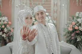 Pembangun panggung sangga buwana adalah kyai baturetna, seorang tukang batu, dan kyai nayawreksa, seorang tukang kayu (kalang) pada saat itu. Pantangan Apa Saja Di Bulan Suro Ini Arti Tradisi Malam Satu Suro Dan Mitos Masyarakat Jawa Di Bulan Muharram Berita Diy