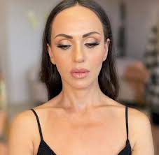 Hi beautiful brides-to-be! I'm so excited to introduce The Gloss Land