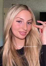 Kiss Lily Bond and Seal