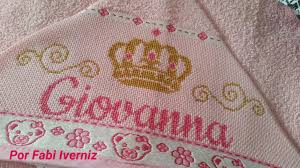 Quando vamos fazer algum trabalho em ponto cruz para homens, uma grande dúvida surge: Toalha Com Capuz Ponto Cruz Coroa Bordado Ponto Cruz Infantil Coroas Em Ponto Cruz Padroes Alfabeto Ponto Cruz