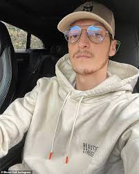 Mesut özil fenerbahçe'ye gelirse bu twiti favlayan 3 kişiye yeni sezon forması hediye. Mesut Ozil Holds Secret Meeting With Fenerbahce Bosses In London Exbulletin