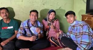 Namaku yanti.usia 25 tahun, menikah dan sudah punya akhirnya… bangun juga, susah amat nih bangunin papa. Ibunda Dimas Ramadhan Tanggapi Rumor Anak Tak Disukai Keluarga Raffi Ahmad