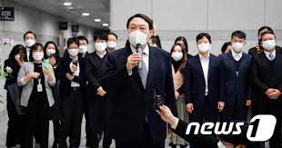 익명 직장인 커뮤니티 앱인 블라인드에 한 대검찰청 직원이 윤석열 총장에 대한 썰을 2편 올렸다. ìœ¤ì„ì—´ ì‚¬ì£¼í'€ì´ 2ë…„ì „ ê¸€ ì£¼ëª© ìµœê³  ê¶Œë ¥ê¹Œì§€ ê°ˆ ìˆ˜ ìžˆë‹¤
