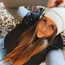 Rosalyn Lovell's Instagram, Twitter & Facebook