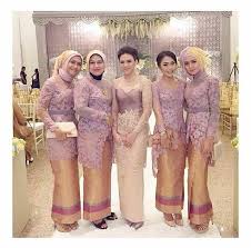 36 model rok kebaya songket kombinasi 2019 19 08 2019 model rok songket batik kombinasi selain hadir dengan desain yang formal namun beberapa desain dan. Ide Penting 24 Kebaya Modern Dan Kain Songket